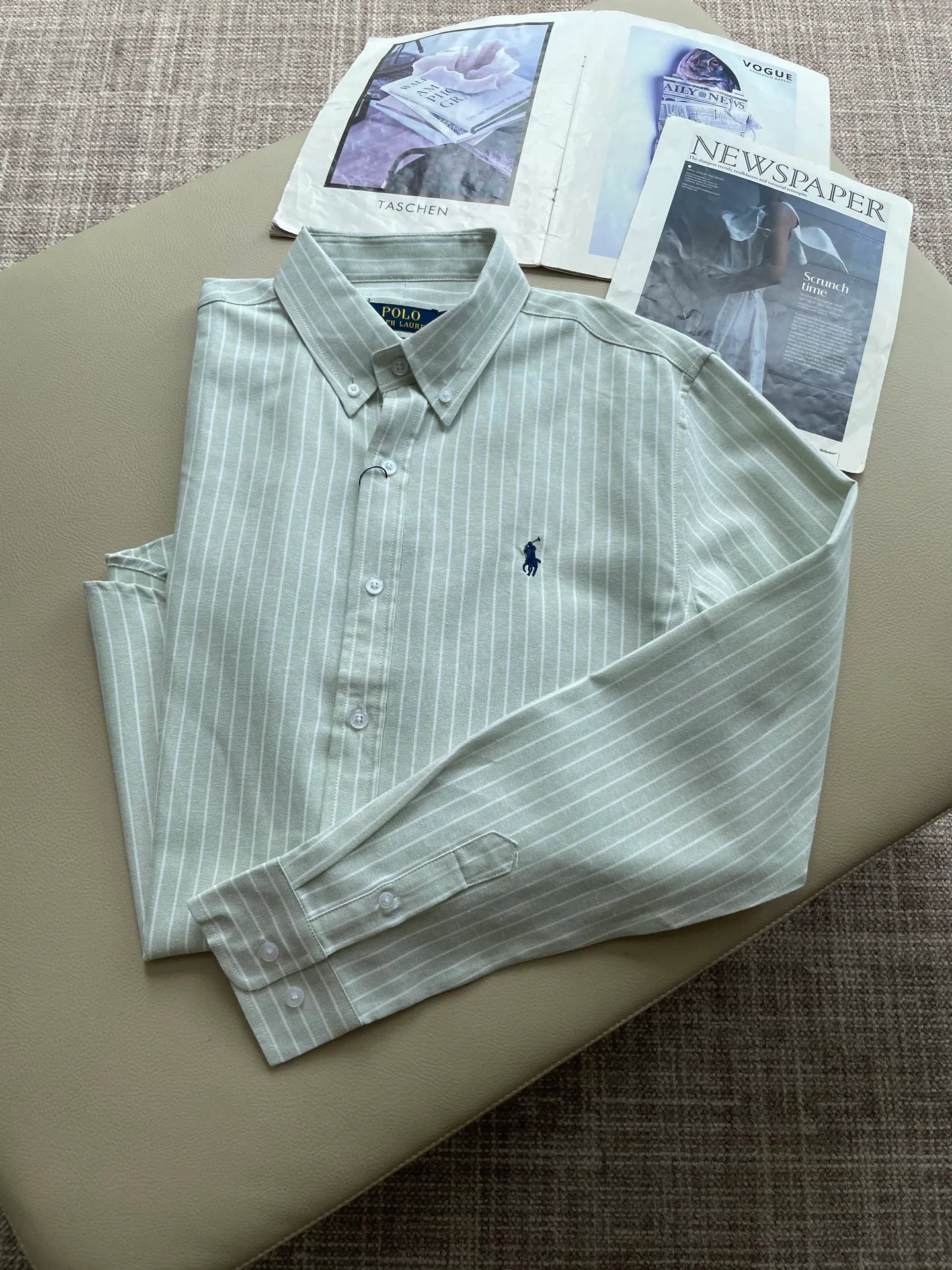 P220 🌸🌸🌸 POLO Ralph Lauren [High Quality] Classic shirt! The classic casual shirt made of pure cotton Oxford cloth has a unique design. It has a simple, clean and classic silhouette design. It is a versatile style that can be switched at will. The fabric feels soft and delicate, highly breathable, and is close to the skin and comfortable to wear. It can be worn alone as an inner layer. Its versatile performance is beyond your imagination! The upper body of the ready-to-wear is simple and classic yet elegant! Size:M-XXL